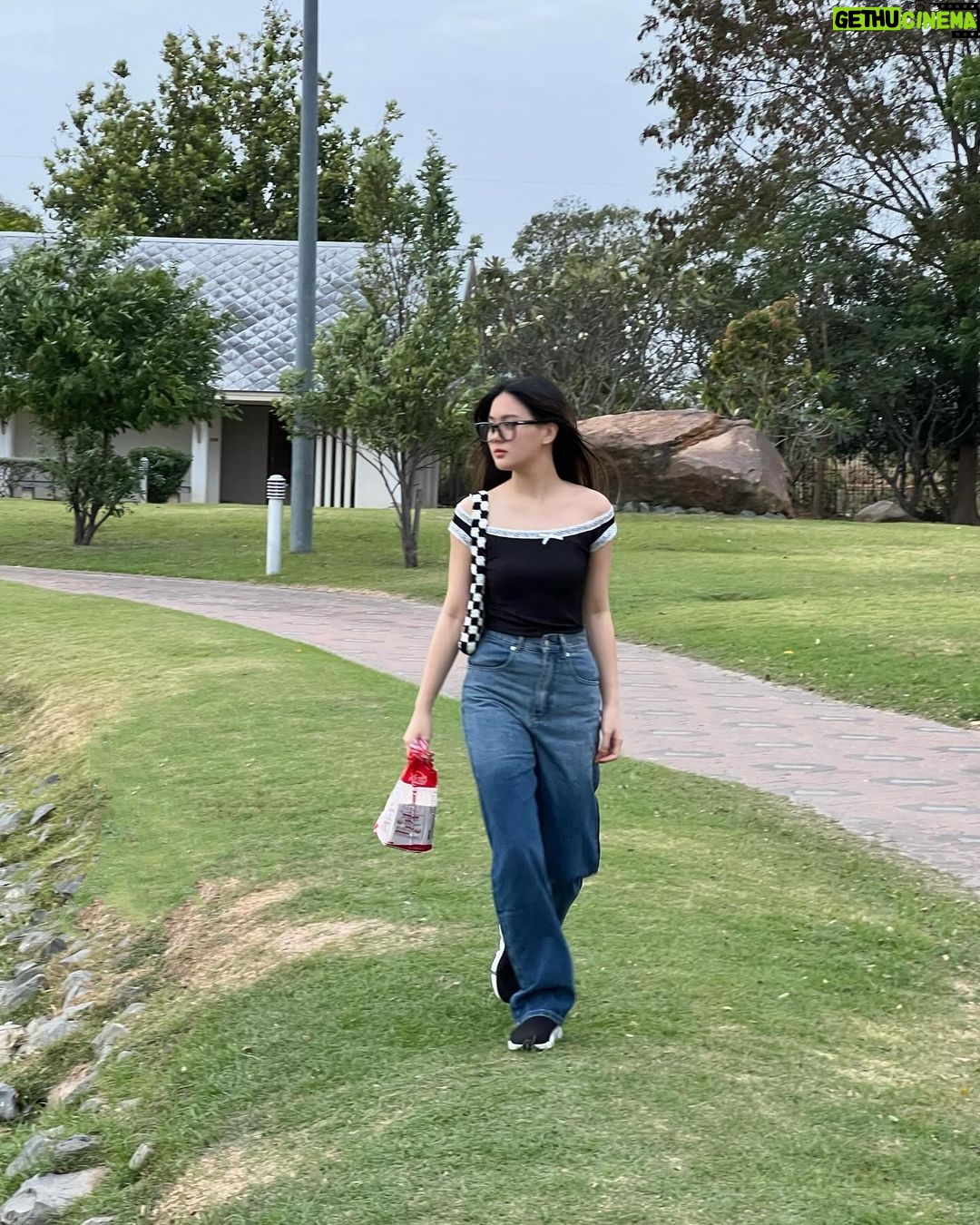 Phantira Pipityakorn Instagram - ถึงเราจะไม่มีไหปลาร้าแต่เราชอบกินส้มตำนะ Mueang Roi Et District