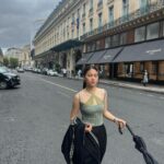 Phantira Pipityakorn Instagram – Paris in the (heavy)rain ☔️. I can still go shopping tho🧼🥶💸
Ps. ร้านนี้อาหารทะเลสดมากก 🦪กับดอลลี่คือที่🎣

#eatateatenwminnie Marius et Janette