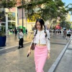 Phantira Pipityakorn Instagram – อยากให้คุณแสกกลางจะได้มีผมข้างๆตลอดเวลา5555555555555555555555.-.