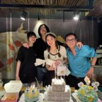 Phantira Pipityakorn Instagram – ได้อยู่กันครบคือของขวัญของฉัน👼🏻🫧
ขอบคุณป๊าที่ดูแลพวกเรามาอย่างดี โตมากวนบาทาทุกคน (ยกเว้นหนู55555555555555oops) 

ขอบคุณนะคะ🫠🥂🥣💘