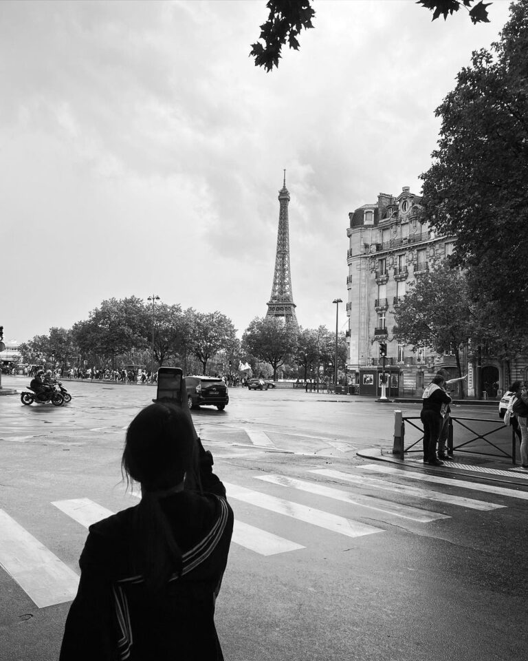 Phantira Pipityakorn Instagram - Paris in the (heavy)rain ☔️. I can still go shopping tho🧼🥶💸 Ps. ร้านนี้อาหารทะเลสดมากก 🦪กับดอลลี่คือที่🎣 #eatateatenwminnie Marius et Janette