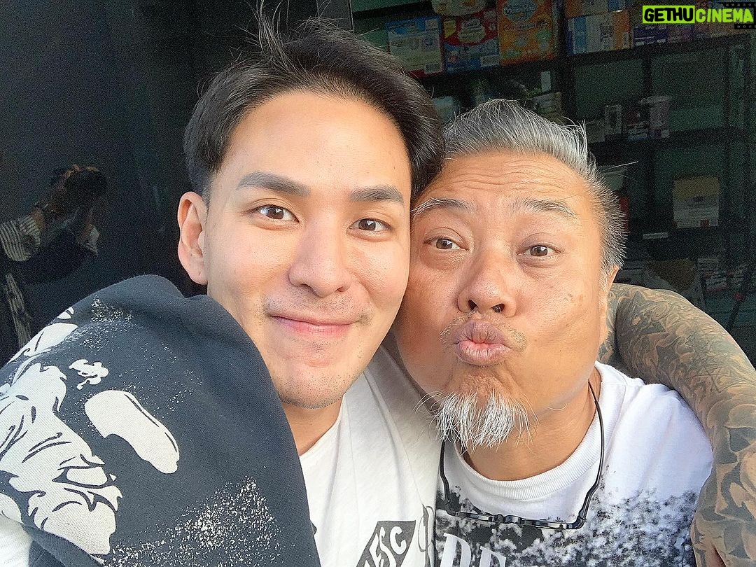 Pharanyu Rojanawuttitham Instagram - ของแท้ เรือจ้าง ของวงการบันเทิง🤭🤭🤭 @pong_theshock คนที่เป็นที่รักของพวกเรา#เรือจ้าง#เรื่องผู้หญิงไว้ใจเค้า Thailand