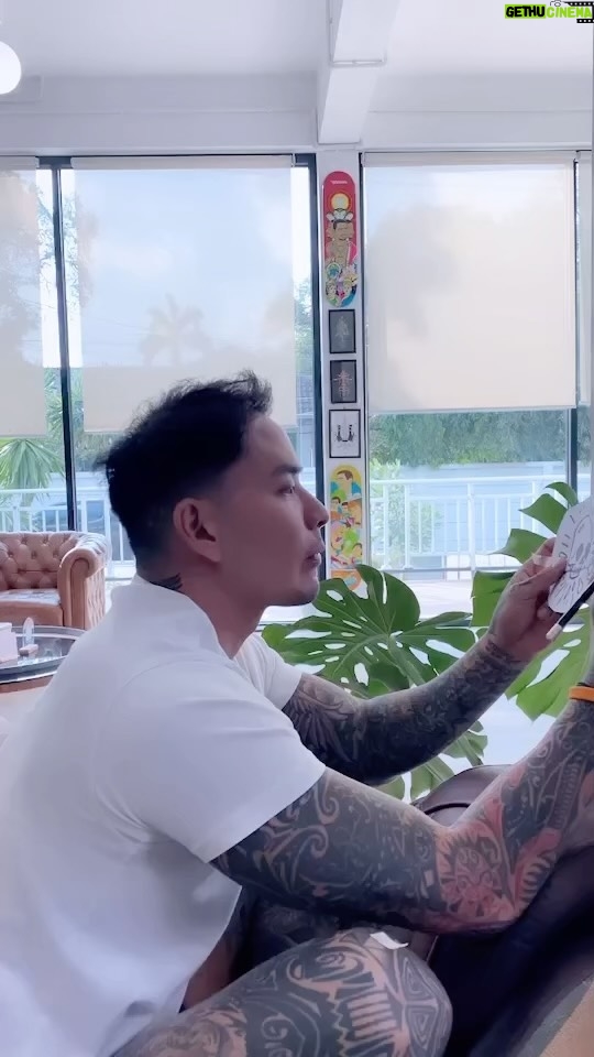 Pharanyu Rojanawuttitham Instagram - แต่งร้านนะ @tacktattoostudio วาดวนไป งัดเอาวิชาที่เรียนมาใช้นะ🤭🤭🤭🤭🤭❤️❤️ยังได้อยู่