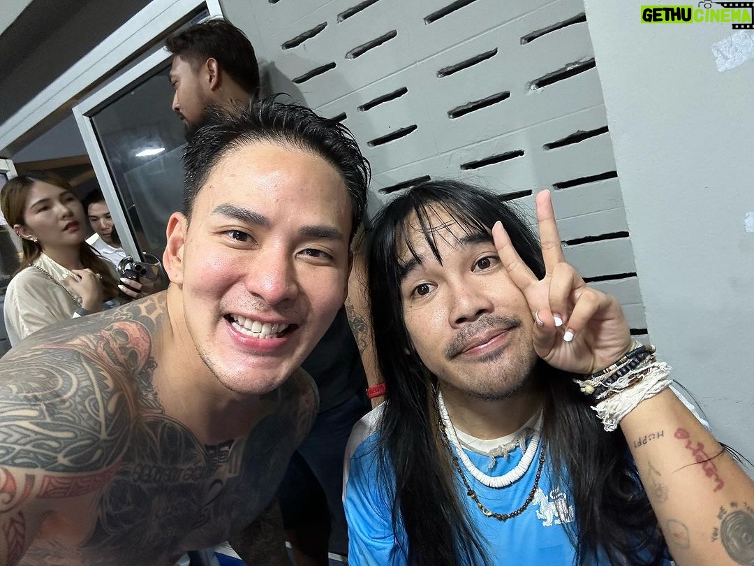 Pharanyu Rojanawuttitham Instagram - มาเตะบอลของสิงห์✌️✌️✌️ขอบคุณพี่ @tp12toddpiti ผมถ่ายรูปไม่ทัน🙏 และพี่เต๋า @somchai_khemglad สนุกมากครับงานแบบนี้🙏🙏🙏เจอน้อง @airthemousses แล้วเจอกันครับ เจอผู้กำกับ ว่าที่พันล้านนนด้วย @tongte_thiti Bangkok, Thailand
