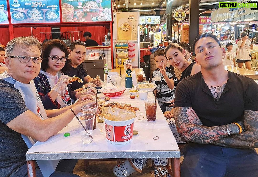Pharanyu Rojanawuttitham Instagram - วันกุ้งถัง สมชาย @somchai.2497 เค้าอยากทานเลยจัดให้พร้อมหน้าพร้อมตา วุ่นวายดีแต่สนุก❤️❤️❤️❤️❤️❤️❤️❤️