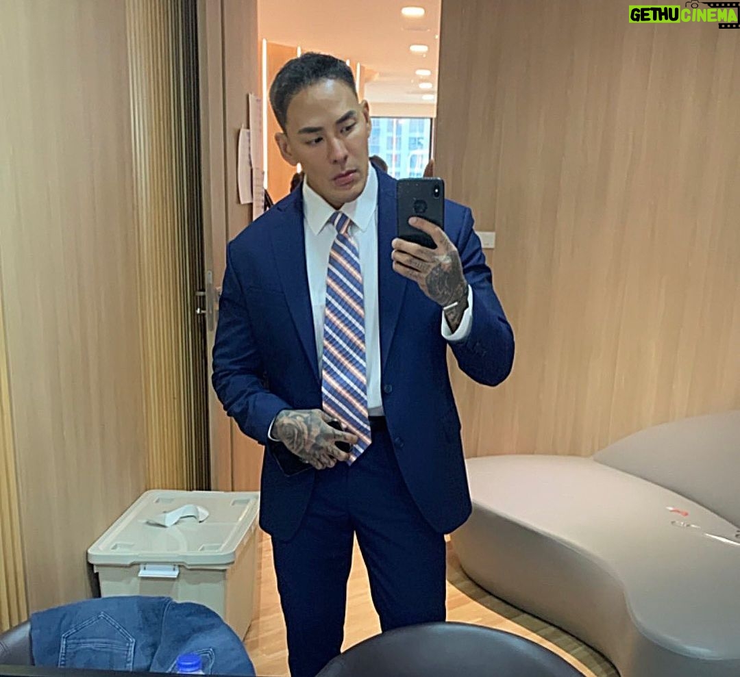 Pharanyu Rojanawuttitham Instagram - คุณเป็นใครอ่ะ🤣🤣🤣🤭🤭🤭🤭🥰ไม่ชินเลย🥰ฟิตติ้งละครง่ะะะ#ละคร#ช่องone31#ขอบคุณผู้ใหญ่ครับ3เรื่องบอกเลยพร้อม🔥🔥🔥🔥 ช่อง one31