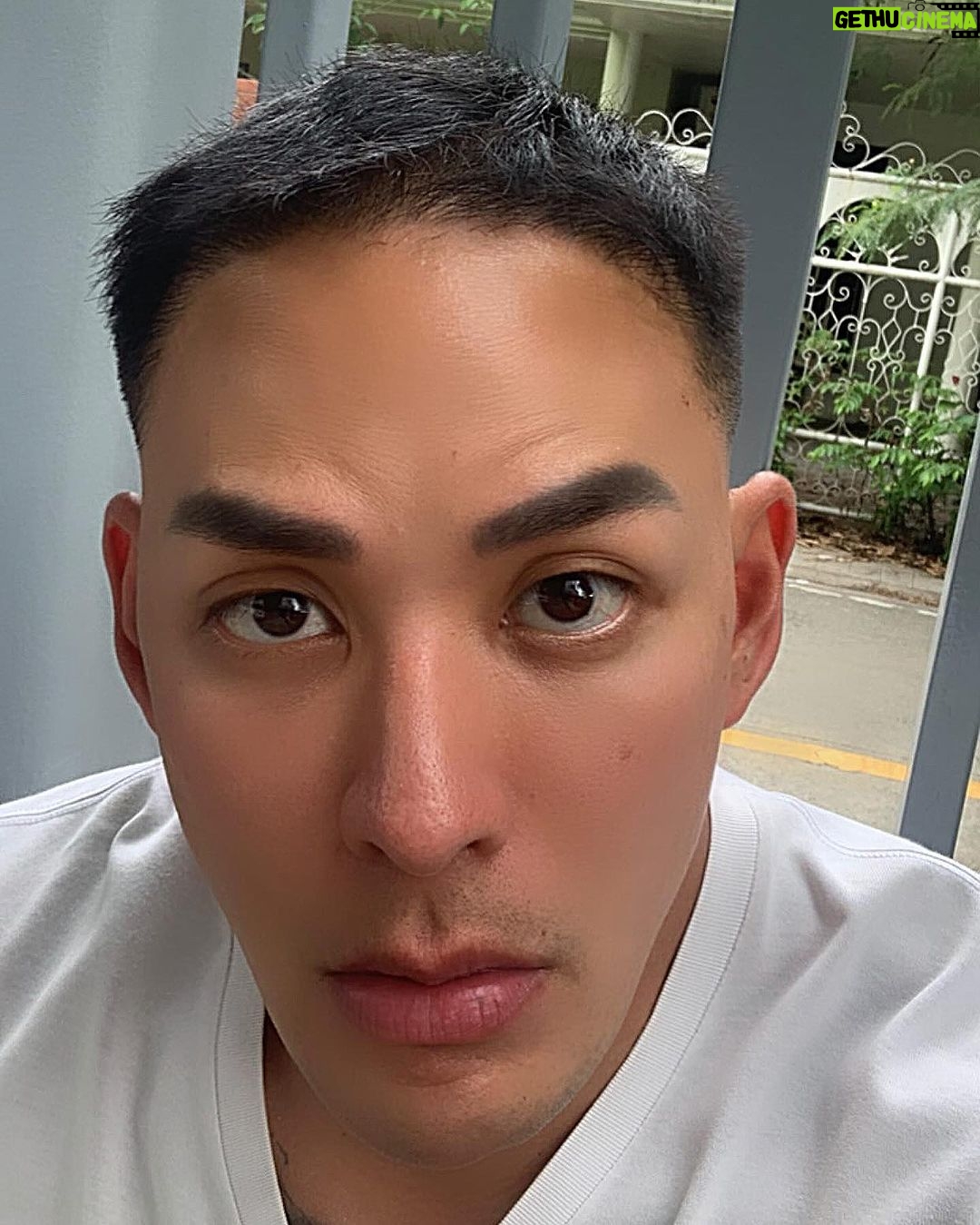 Pharanyu Rojanawuttitham Instagram - หน้า กำนันแทค ไม่ผิดตัวมีรอยย้อนที่คิ้วด้วย กันคิ้วด้วยสวยๆๆๆเลย#แทคภรัณยู#แทคมาแล้วจ่ะ Thailand
