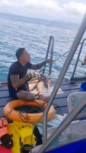 Pharanyu Rojanawuttitham Instagram - เค้าดำน้ำกันไป @rockerdiver_scuba ไอ่เรามันหิวเลยทำอาหารบนเรือ ดีกว่า ดำน้ำตกปลาทอดไข่ โคตรเฟี้ยว อาหารจะอร่อยไม่ได้ขึ้นอยู่กับราคา แต่ขึ้นอยู่ว่ากินกับใครมากกว่า เท่ๆๆเปล่าคำพูด🤣🤣🤣🤣🥰🥰🥰🥰#ดำน้ำ#ตกปลา#กินเข้า#นอน