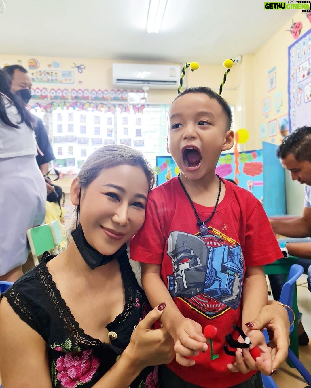 Pharanyu Rojanawuttitham Instagram - วันงานที่ โรงเรียน 🤣🤣🤣🤣🤣 @belle_engtrakul รูปดีๆๆไม่เคยมี🤣🤣🤣ทะเล้นจริงๆๆ