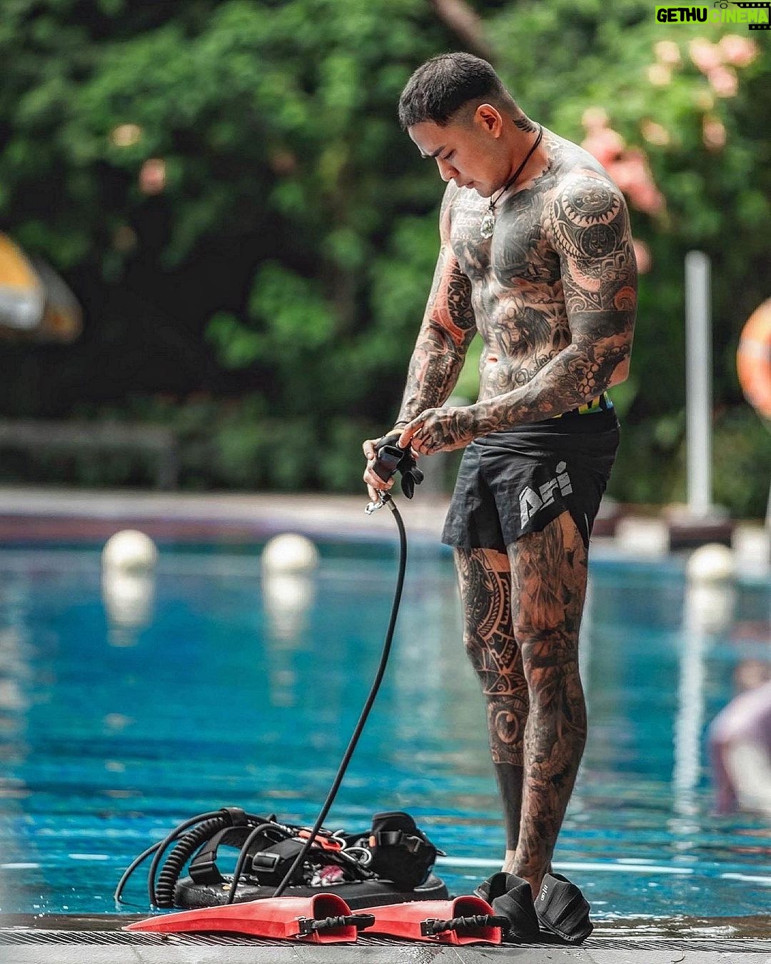 Pharanyu Rojanawuttitham Instagram - ฝึกดำน้ำกัน🌊🦞🐳🐠🐋🐬🦈 @rockerdiver_scuba Bangkok, Thailand