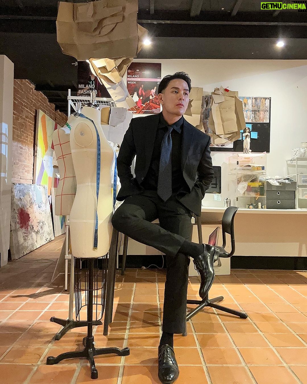 Pharanyu Rojanawuttitham Instagram - ถ่ายละคร ก็จะทรงนี้ทั้งเรื่ิอง อย่าเบื่อละกัน🤭🤭🤭😎😎#นึกว่าจอนวิค#ละคร#ช่องวัน31 มุมฉาก คลอง 6