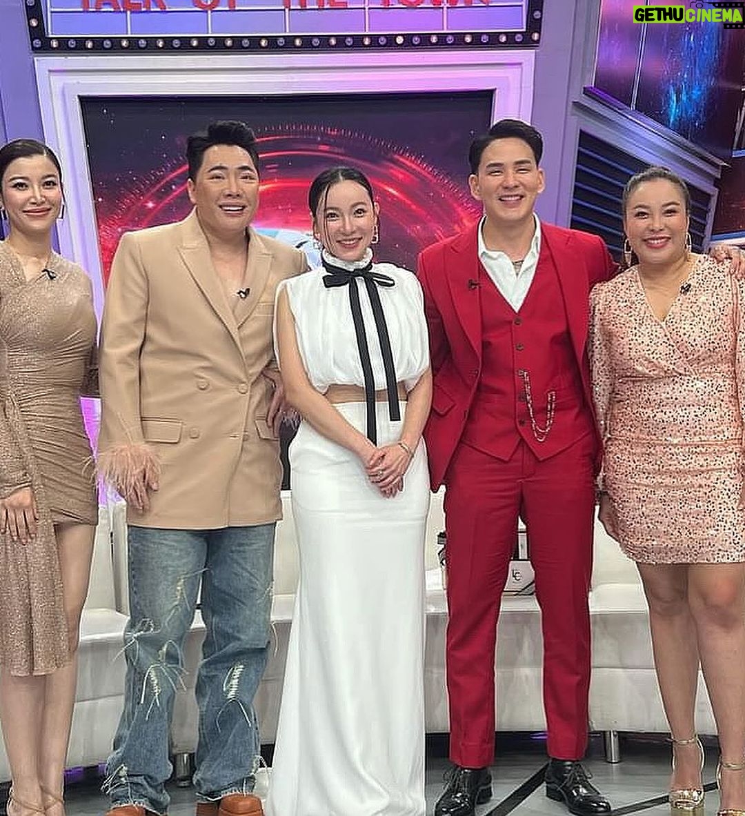 Pharanyu Rojanawuttitham Instagram - ขอบคุณรายการ แฉ ขอบคุณกับมิตรภาพที่ดี เพราะต่างคนต่างก็เติบโตขึ้นเป็นผู้ใหญ่มากขึ้น มีครอบครัว มีเส้นทางของตัวเอง มีเป้าหมาย...ได้เจอกันก็ดีแล้ว#ไม่มีอติกัน#ไม่ได้โกรธ Bangkok, Thailand