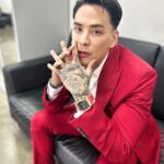Pharanyu Rojanawuttitham Instagram - นานๆจะ ใส่ชุดเต็ม ใส่นาฬิกา @tjwatch ขอบคุณพี่ @tity8888 ที่แนะนำสีนี้ โคตรเฟี้ยวววววว Thailand