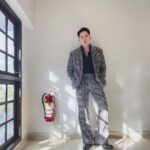 Pharanyu Rojanawuttitham Instagram - ทำงานที่เรารักกันต่อ✌️✌️✌️✌️ขอหล่อแปบนึงนะ รักนะสุขุมวิท11#รู้ไหมใครโสด#ช่องวัน31 Acts Studios 345 Pathumthani