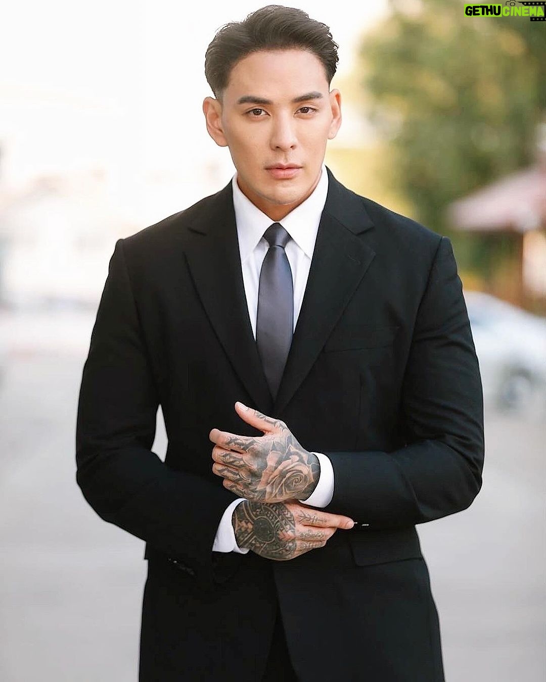 Pharanyu Rojanawuttitham Instagram - ติดหล่อไม่ไหว ขอแอ็คหน่อยได้ไหม ถ้าพวกเธอไม่รีบไป ขอกดlike กดหัวใจก่อนจะได้ไหม🤣🤣🤣🤣🤣🤣#อย่างชอบเลยว่ะ Thailand