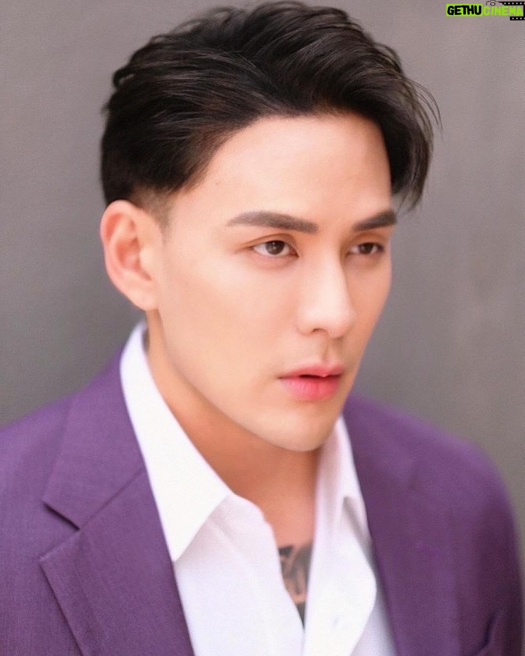 Pharanyu Rojanawuttitham Instagram - ขอหล่อทำงาน 1 วันนะ พรุ้งนี้จะบ้าๆบอๆเหมือนเดิมละ🤭🤭🤭🤣🤣🤣🤣🤣