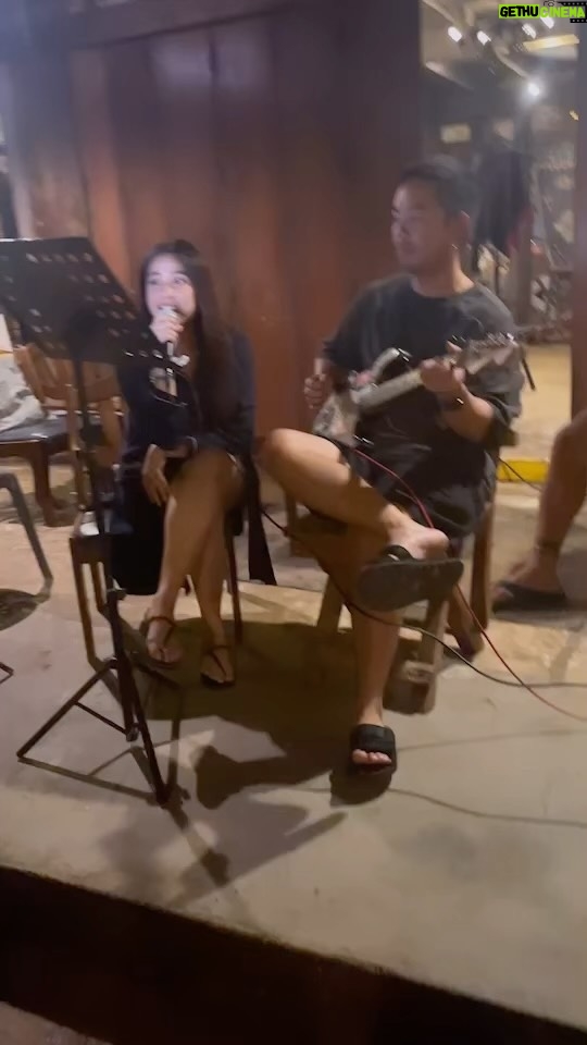 Pharanyu Rojanawuttitham Instagram - เพลงมันได้จริงๆๆๆ @kwangab ❤️❤️❤️❤️นี้จ้างมาร้องส่วนตัวเลยนะ รักแท้มันคืออะไร แต่คนตีกลอง @dejsuk ขัดหูขัดตาจริงๆๆๆๆ