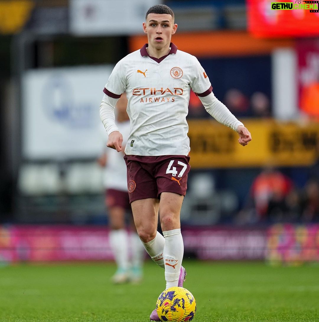 Phil Foden Instagram - Had to work hard for those three points! 💪🏻 Come onnnnn! Kenilworth Road Stadium