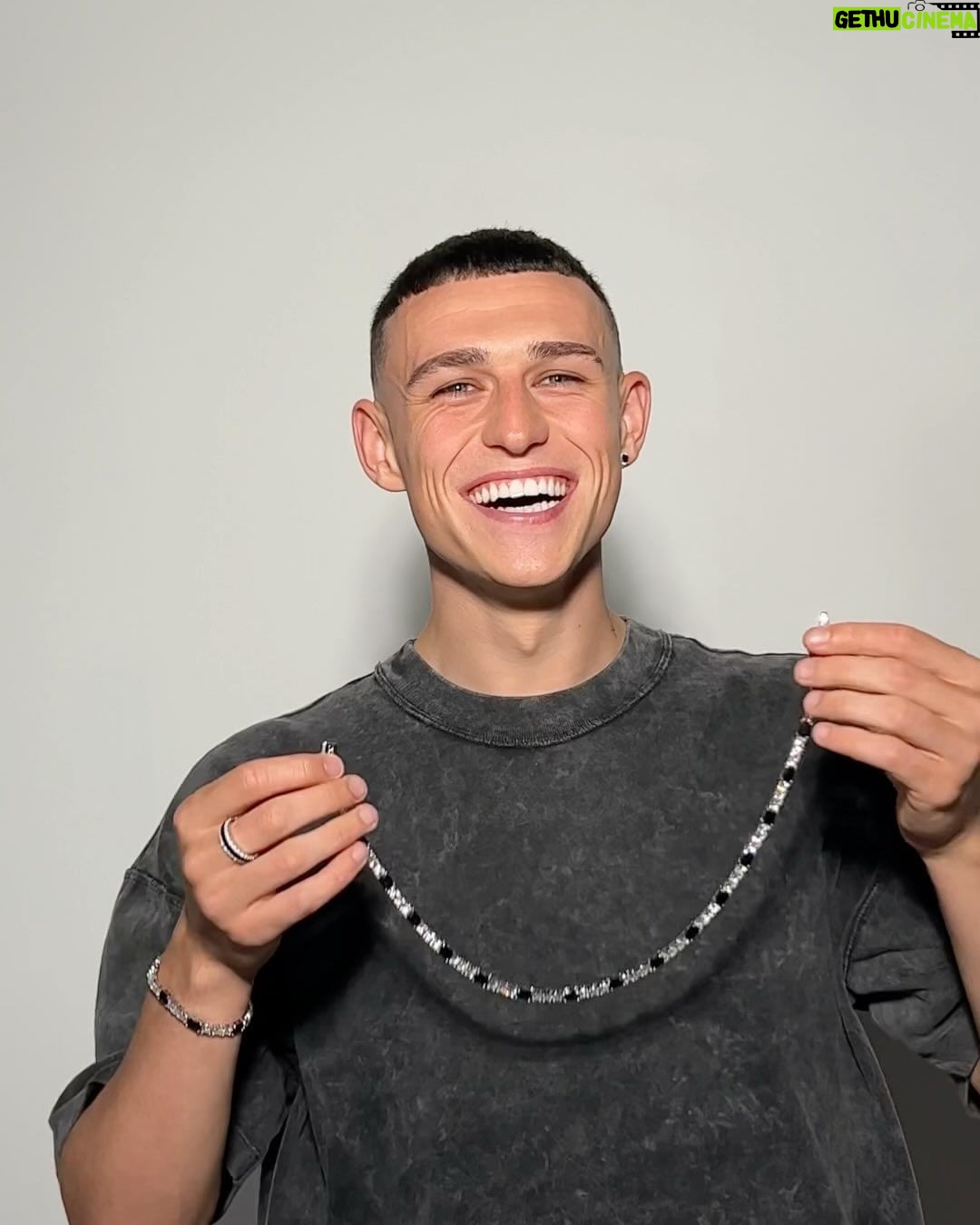 Phil Foden Instagram - Best jewellery in the game @cernucci ⛓️💧