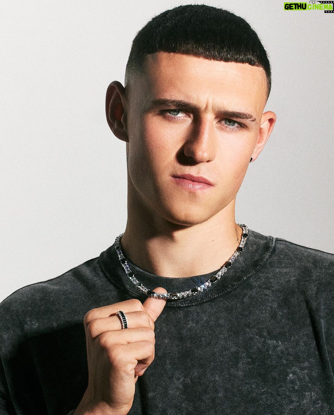 Phil Foden Instagram - Best jewellery in the game @cernucci ⛓️💧