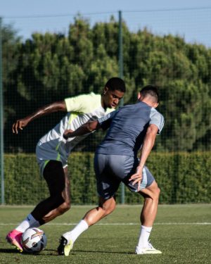 Phil Foden Instagram - Working hard ⚽️ @marcusrashford It’s all love until the season starts😎🤝