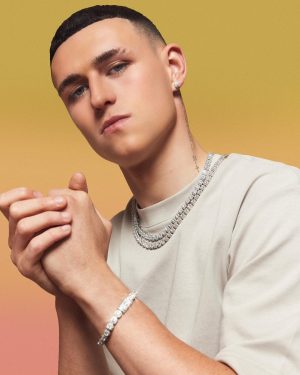 Phil Foden Instagram - Layering up w @cernucci jewellery this summer ☀️💧