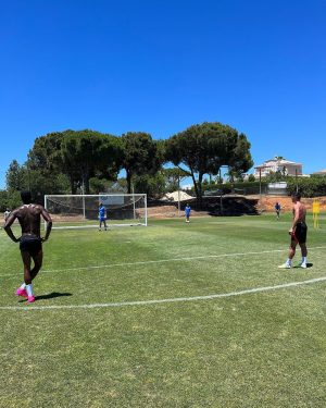 Phil Foden Instagram - Working hard ⚽️ @marcusrashford It’s all love until the season starts😎🤝