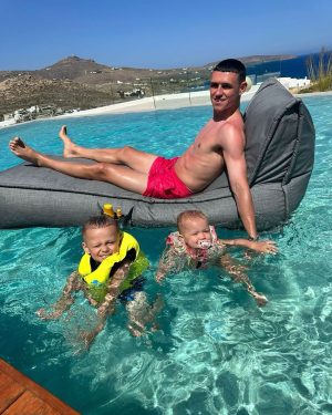 Phil Foden Instagram - Greetings from Greece ✌🏼🇬🇷