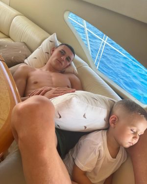 Phil Foden Instagram - Greetings from Greece ✌🏼🇬🇷
