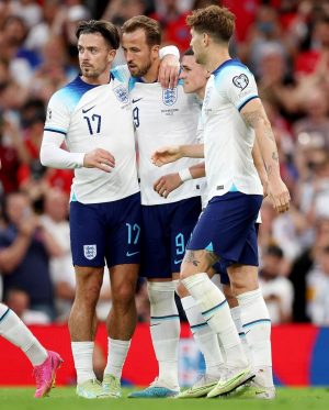 Phil Foden Instagram - Decent win to finish the season 💪🏻🏴󠁧󠁢󠁥󠁮󠁧󠁿 Congrats on your first hat-trick @bukayosaka87 and for your first @england goal @kalvinphillips 👏🏻👏🏻