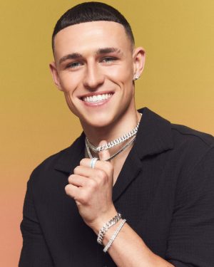 Phil Foden Instagram - Layering up w @cernucci jewellery this summer ☀️💧