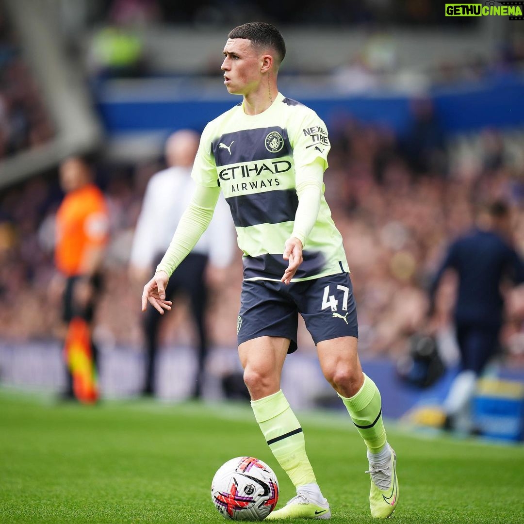 Phil Foden Instagram - We keep pushing 💪🏻 Goodison Park