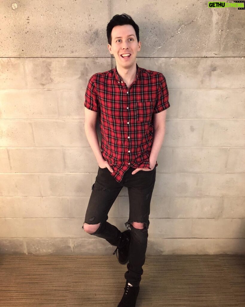 Phil Lester Instagram - Decided to embrace the warm USA weather and finally #FreeTheKnee Walt Disney Theatre At Dr Philips Center for the Performing Arts
