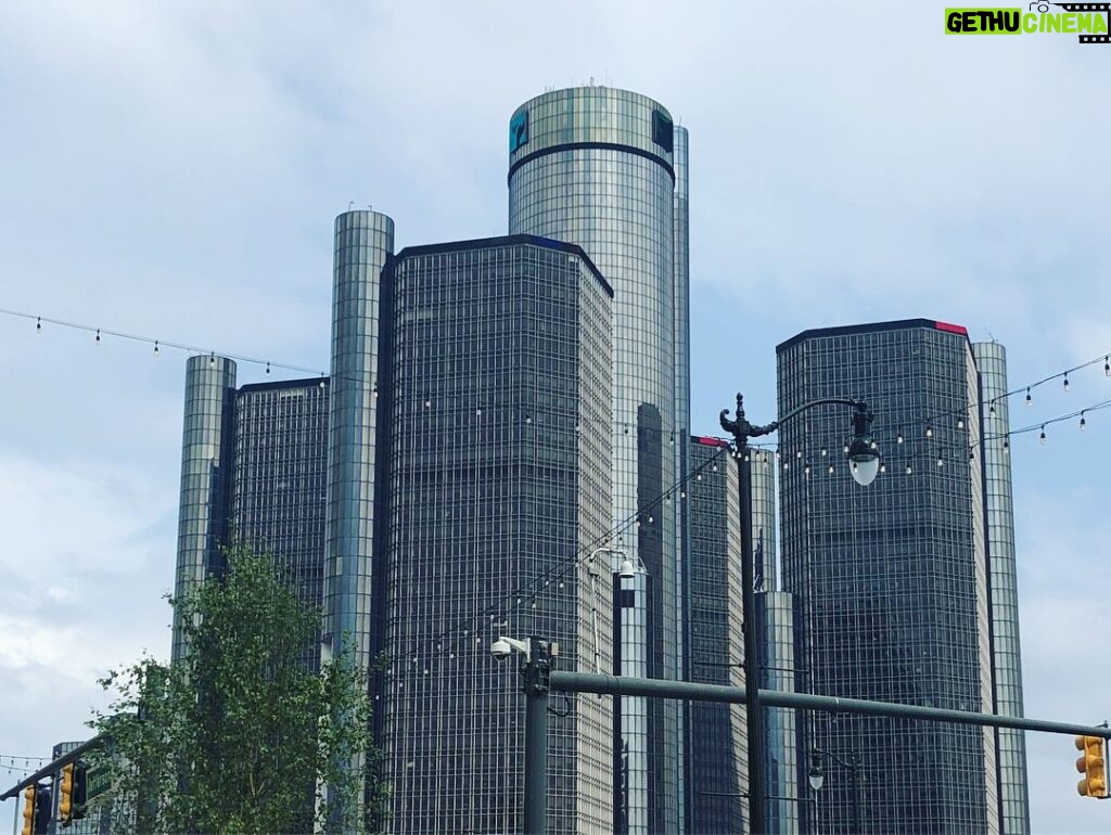 Phil Lester Instagram - 🏢 Detroit 🏢 ~ come see us tomorrow! danandphiltour.com Detroit, Michigan
