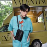 Phuwin Tangsakyuen Instagram – @maisonvalentino 

📸 snap

come and join #VALENTINOGARAVANIANDPORTER launch at Emquartier on 18th January!