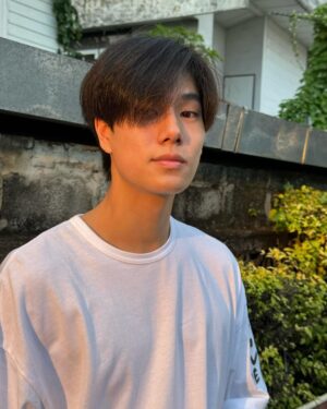 Phuwin Tangsakyuen Instagram - เสยผมไปซัก1ที