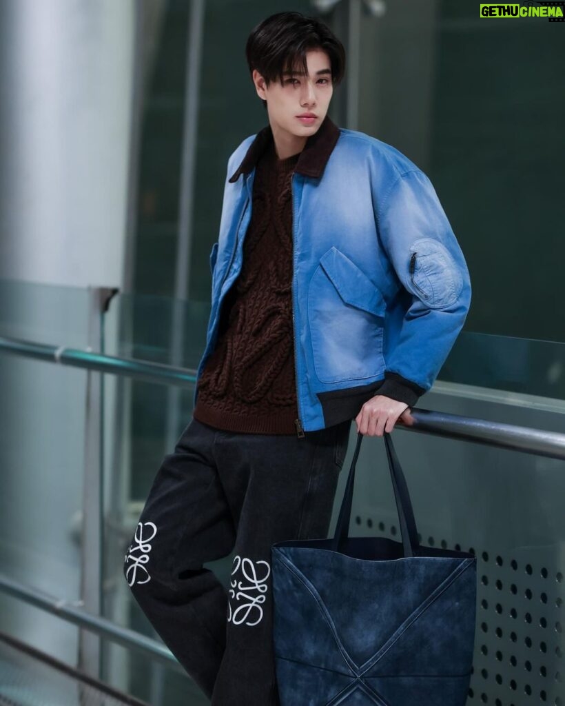 Phuwin Tangsakyuen Instagram - See you, Paris! Excited for @LOEWE fall Winter 2024 Men’s Show Watch the show together with me on 20 January 2024 at 06.00 pm (TH Time) #LOEWE #LOEWEFW24 #LOEWExPhuwin