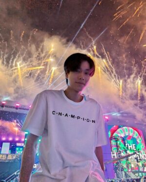 Phuwin Tangsakyuen Instagram - heres to 2024
📸 @tawan_v