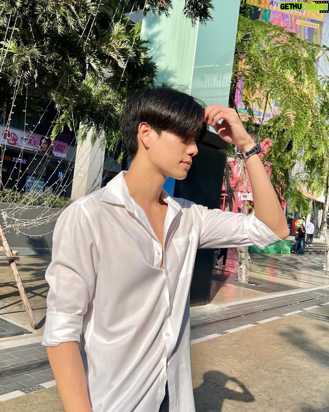 Phuwin Tangsakyuen Instagram - ลมแรง💨