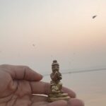 Pia Bajpiee Instagram - He is always with me 🙏 जय बजरंग बली #gangaaarti बनारस ♥️