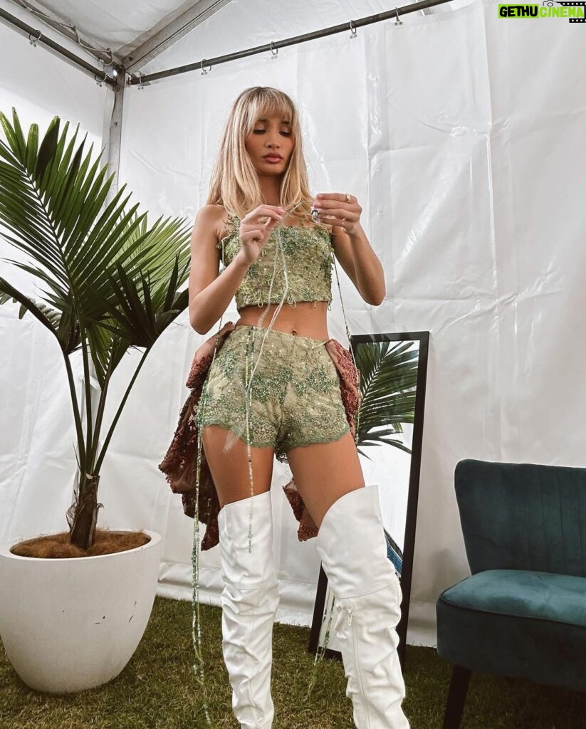 Pia Mia Instagram - collaborated on this custom stage look with my friend and incredible designer and artist @blarstud.io