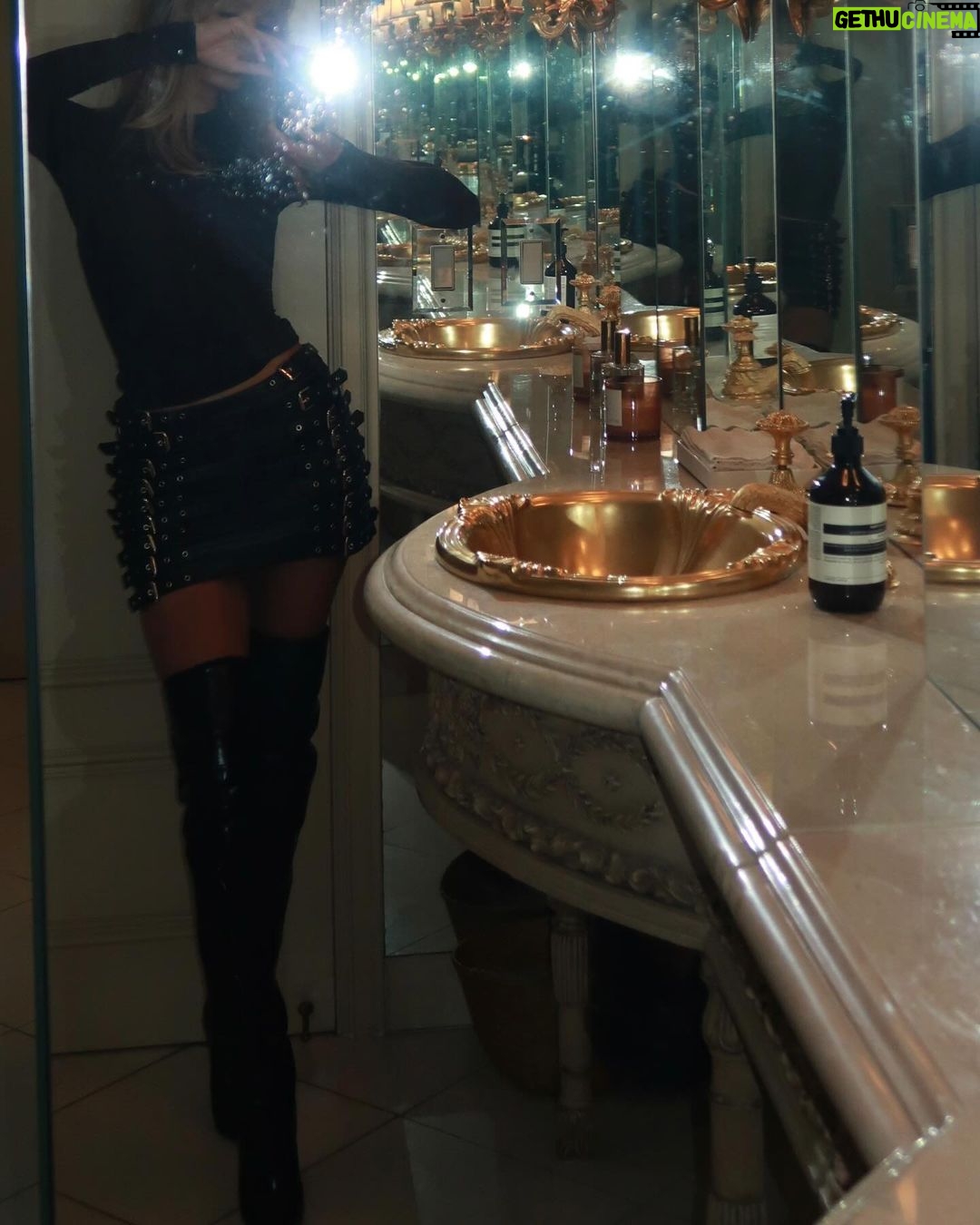 Pia Mia Instagram - itโs almost princess season ๐