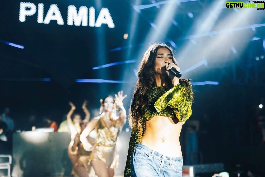 Pia Mia Instagram - first night back in town…from the plane to the stage, what a night 💫 thank you dubai @floatdubai @hrbooking