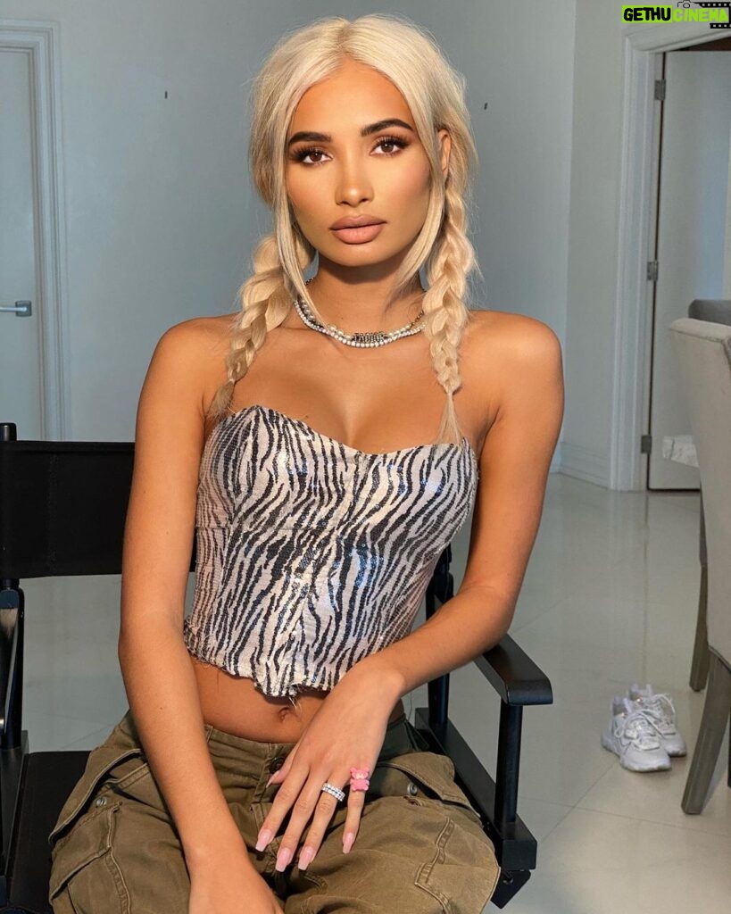 Pia Mia Instagram - soft glam for filming today 🖤🎥 been super into simple braids lately and we found my favorite nude lip combo 🌹 Los Angeles, California