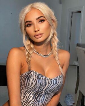 Pia Mia Instagram - soft glam for filming today 🖤🎥 been super into simple braids lately and we found my favorite nude lip combo 🌹
