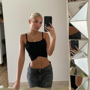 Pia Mia Instagram - Getting holiday-ready with my new December @IPSY Glam Bag Plus ❄️ #IPSYpartner 
@complexculturebeauty Full Time Eyeshadow Palette
@qmsmedicosmeticsACE Vitamin Day & Night Cream
@florencebymills Built to Lash Mascara in Black
@larucebeauty Face Set (LR322, LR360, LR342, LR331)
@smithandcult Nailed Lacquer in Bitter Cashmere Daydream