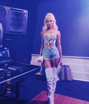 Pia Mia Instagram - 