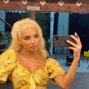 Pia Mia Instagram - Music video sweet glam for “Cuddled Up”💫