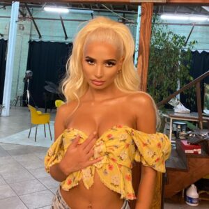 Pia Mia Instagram - Music video sweet glam for “Cuddled Up”💫