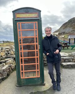 Pierce Brosnan Instagram - Happy Saint Patrick’s Day ☘️☘️to one and all. Call home and tell them you love them for it all goes by with the speed of flame. photo by @keelyshayebrosnan ❤️
